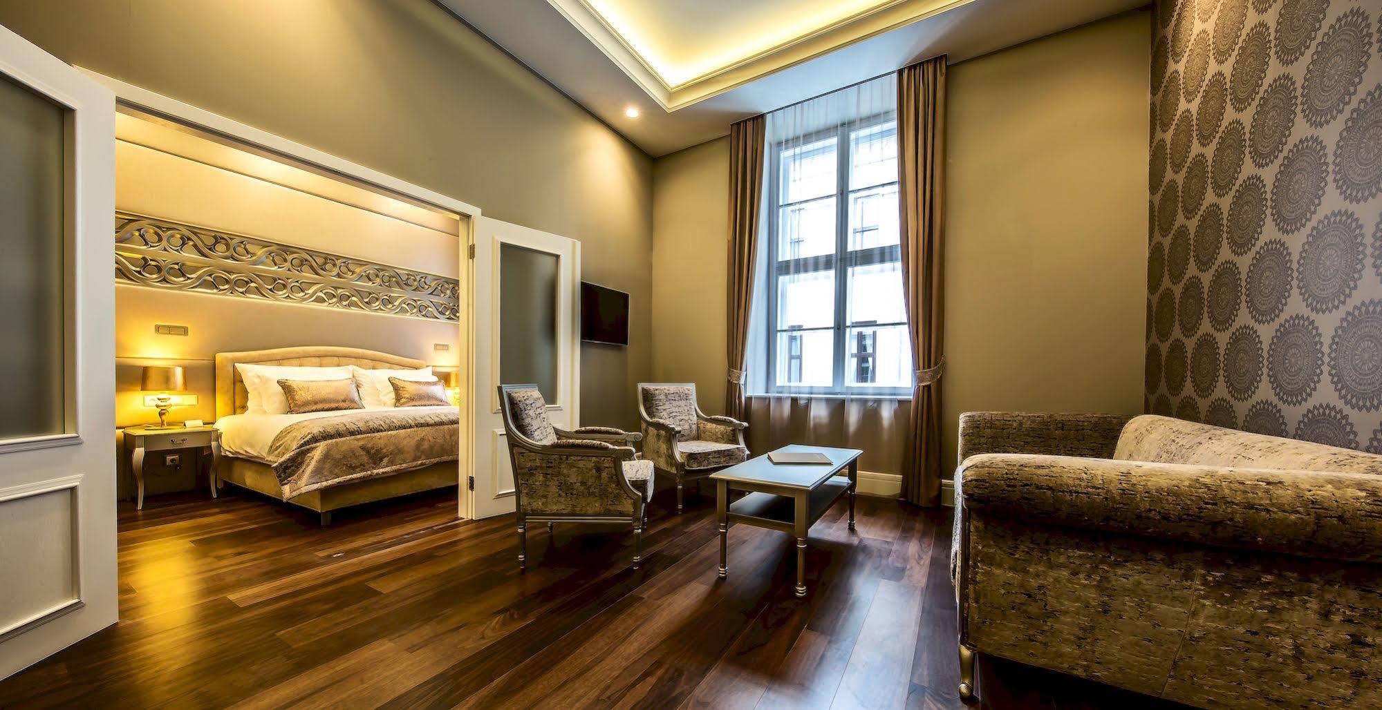 Hotel Prestige